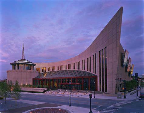 Exterior view of the Country Music Hall of Fame building in Nashville, Tennessee, showcasing its modern architecture and iconic design.